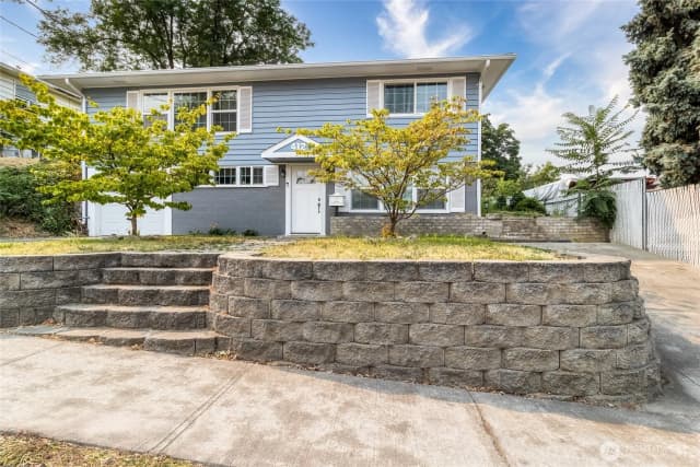 Property photo for 412 Se 5th Street, College Place