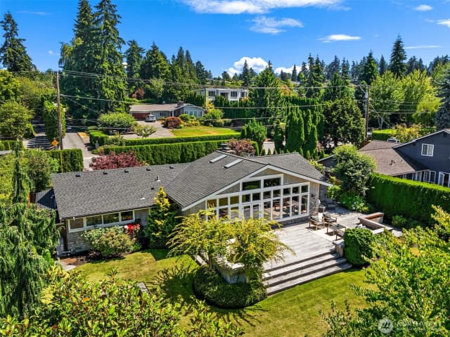 Property photo for 3029 92nd Avenue Ne, Clyde Hill