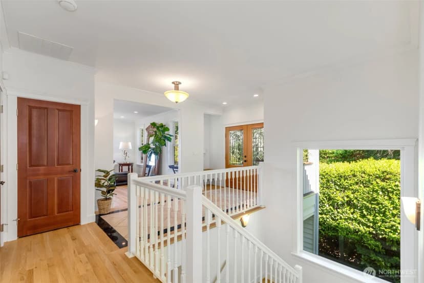 Property photo for 801 W Barrett Street, Seattle photo 14