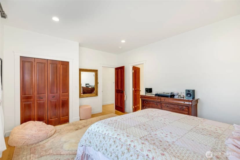 Property photo for 801 W Barrett Street, Seattle photo 25