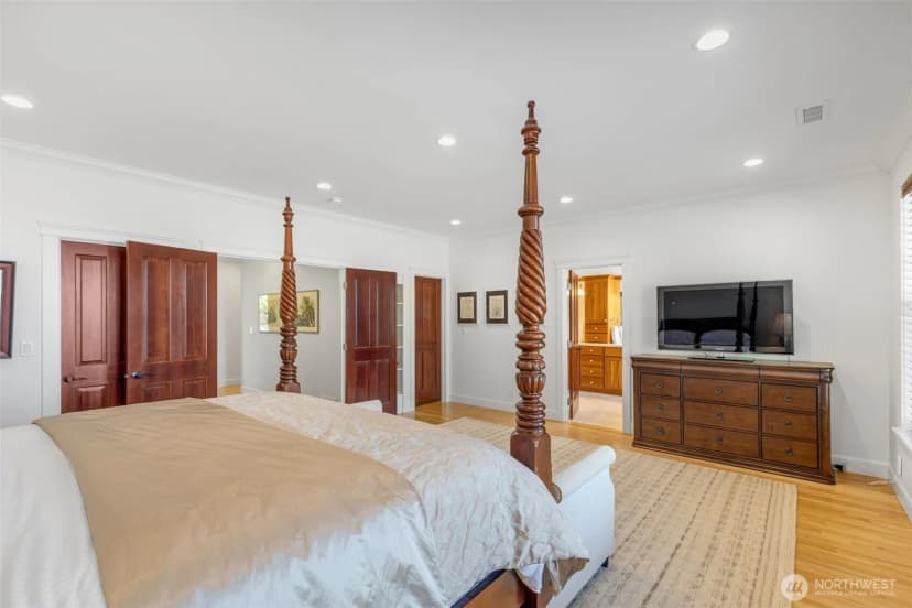 Property photo for 801 W Barrett Street, Seattle photo 17