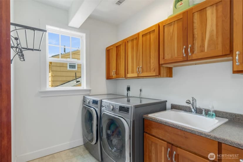 Property photo for 801 W Barrett Street, Seattle photo 26
