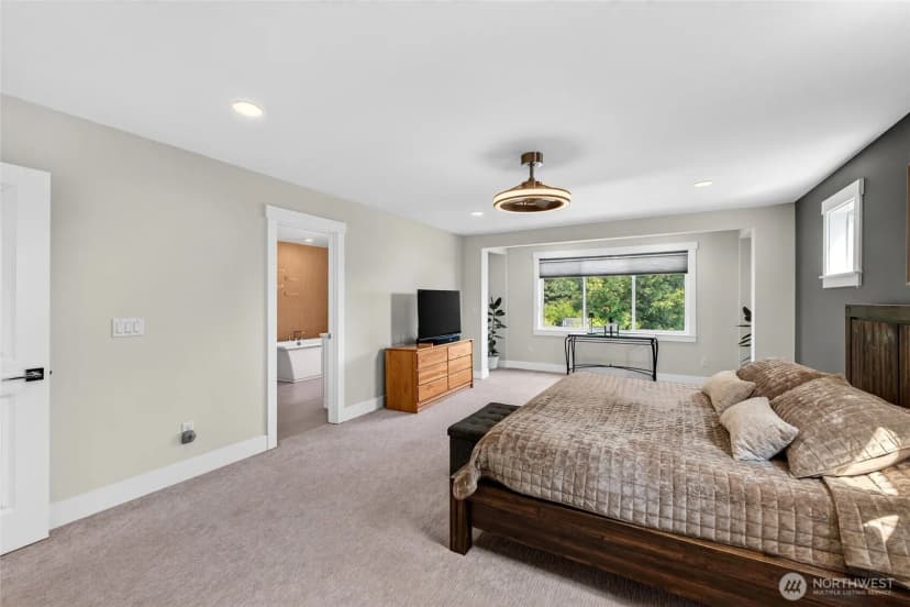Property photo for 12311 12th Street E, Edgewood photo 22