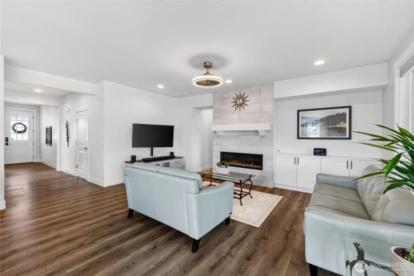 Property photo for 12311 12th Street E, Edgewood photo 14