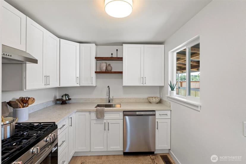 Property photo for 3331 Phillips Avenue, Bremerton photo 9