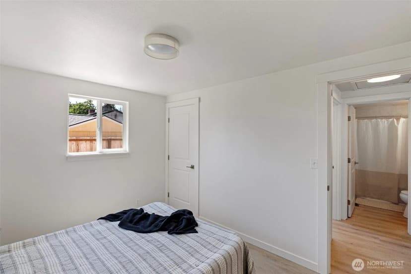 Property photo for 3331 Phillips Avenue, Bremerton photo 12