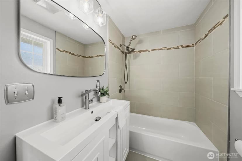 Property photo for 1344 S Woodlawn Street, Tacoma photo 14