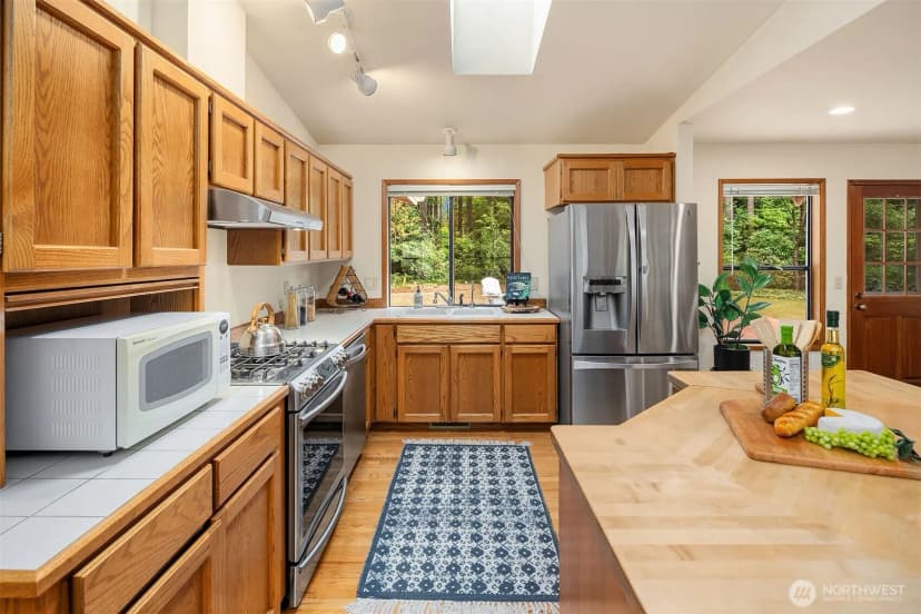 Property photo for 15955 Avondale Road Ne, Woodinville photo 6