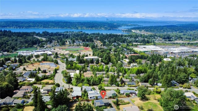 Property photo for 4282 131st Place Se, Bellevue photo 3