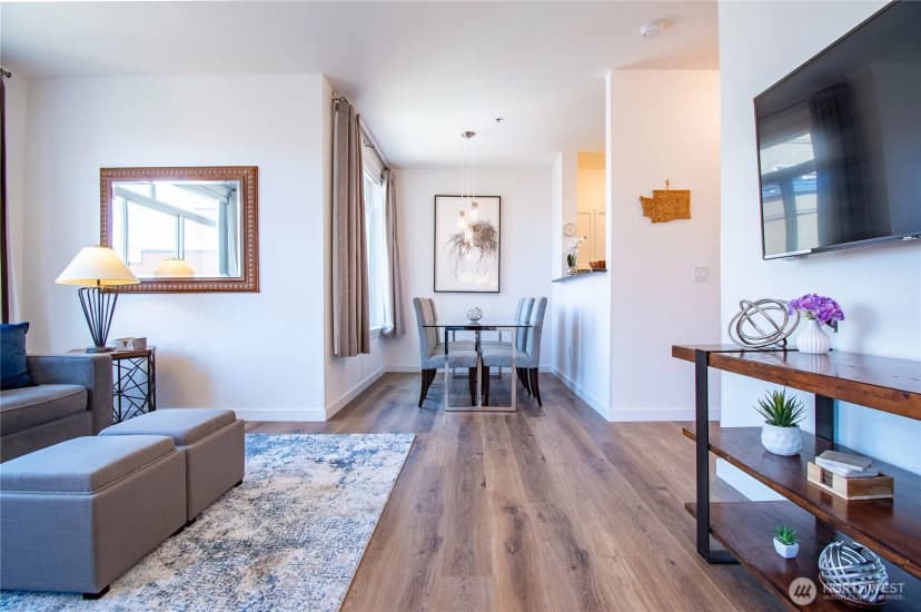 Property photo for 2415 2nd Avenue #729, Seattle photo 4