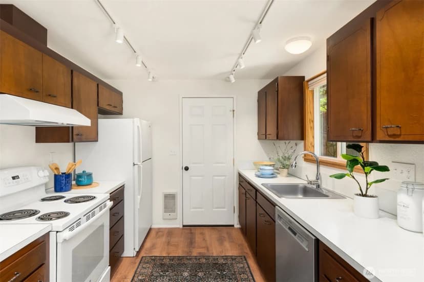 Property photo for 12249 N Madison Avenue Ne, Bainbridge Island photo 10