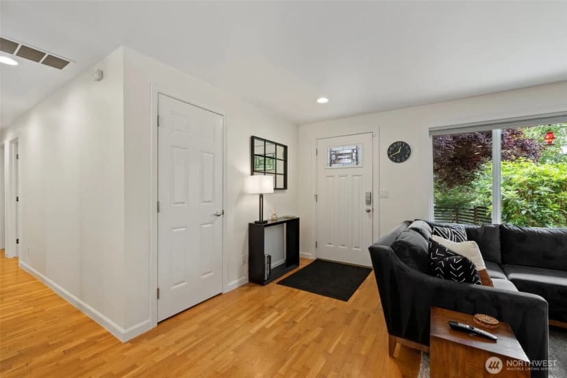 Property photo for 450 Mount Defiance Circle Sw, Issaquah photo 9
