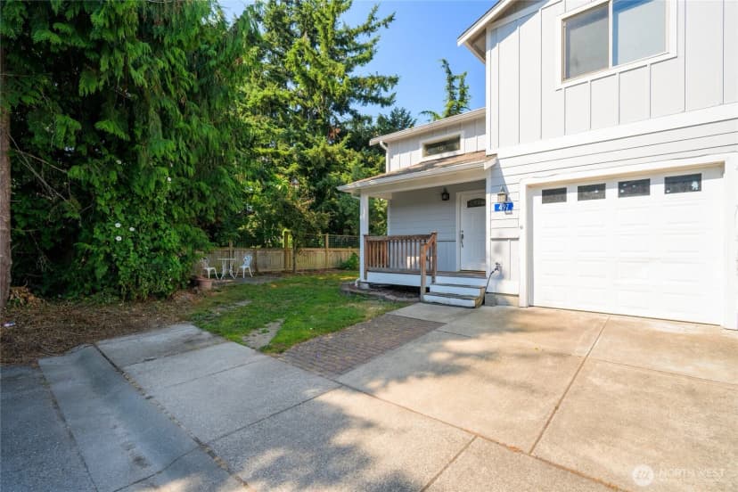 Property photo for 497 Harvest Edge Place, Burlington photo 2