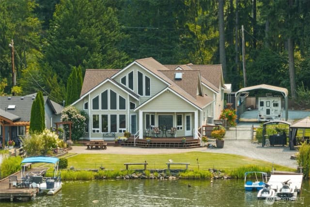 Property photo for 32608 Benbow Drive E, Graham