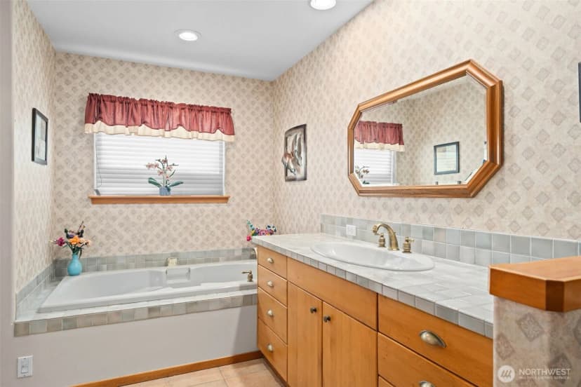 Property photo for 32608 Benbow Drive E, Graham photo 23