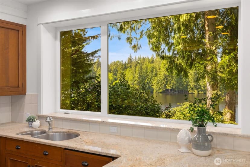 Property photo for 2057 E Beaver Lake Drive Se, Sammamish photo 8