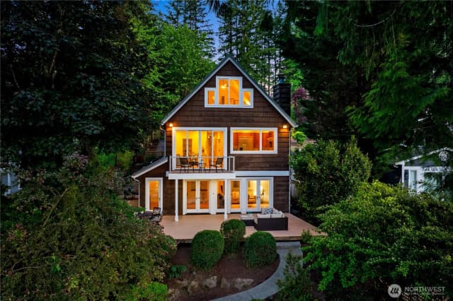 Property photo for 2057 E Beaver Lake Drive Se, Sammamish photo 2