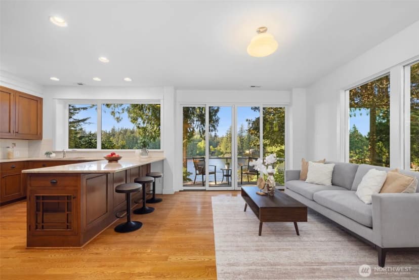 Property photo for 2057 E Beaver Lake Drive Se, Sammamish photo 6