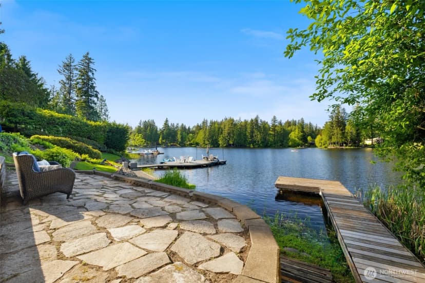 Property photo for 2057 E Beaver Lake Drive Se, Sammamish photo 3