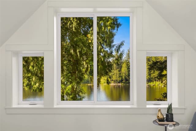 Property photo for 2057 E Beaver Lake Drive Se, Sammamish photo 4