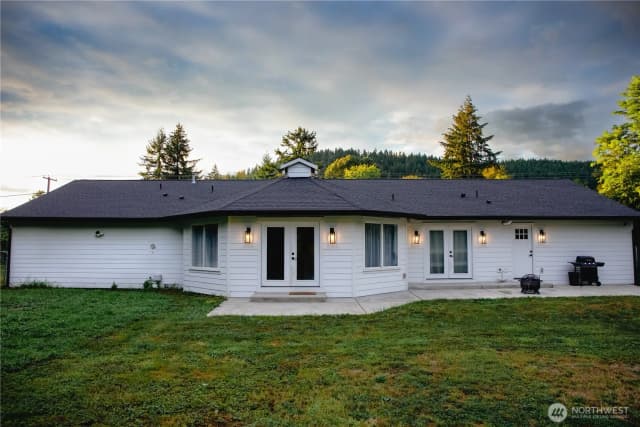 Property photo for 18715 Pioneer Way E, Orting photo 2