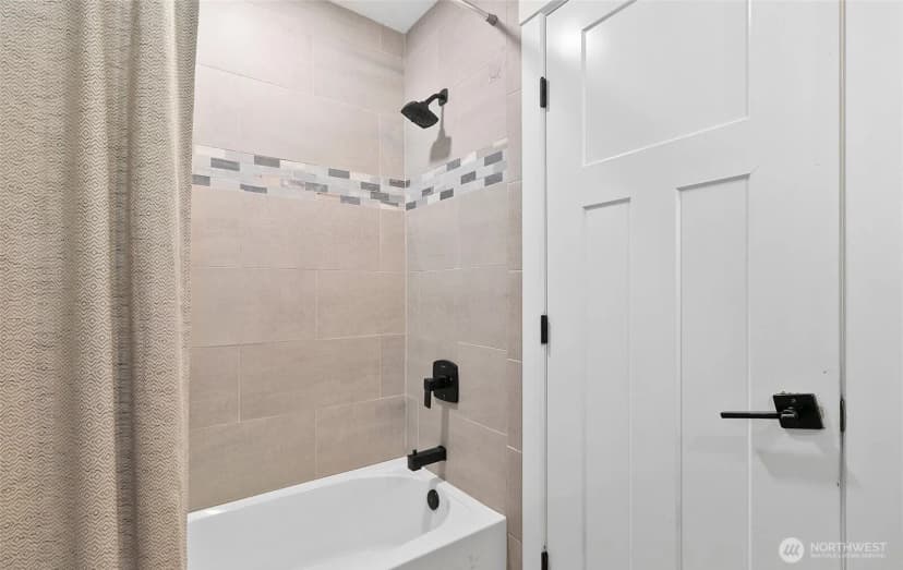 Property photo for 18715 Pioneer Way E, Orting photo 11