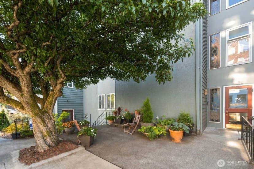 Property photo for 75 E Lynn Street ##b, Seattle photo 33