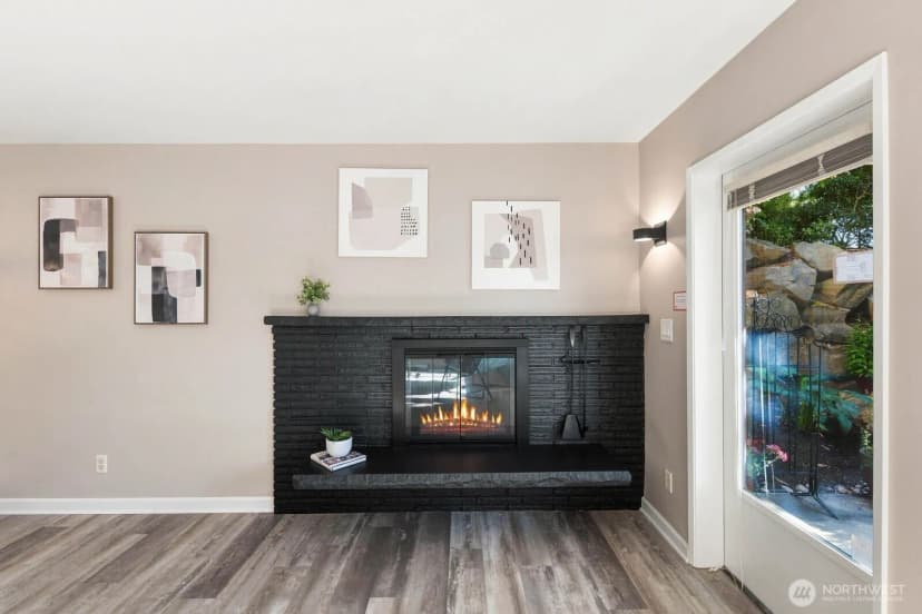 Property photo for 75 E Lynn Street ##b, Seattle photo 4