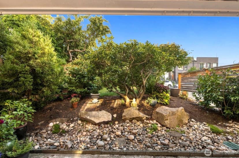 Property photo for 75 E Lynn Street ##b, Seattle photo 5