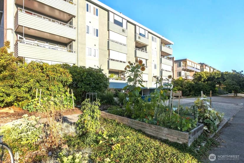 Property photo for 75 E Lynn Street ##b, Seattle photo 37