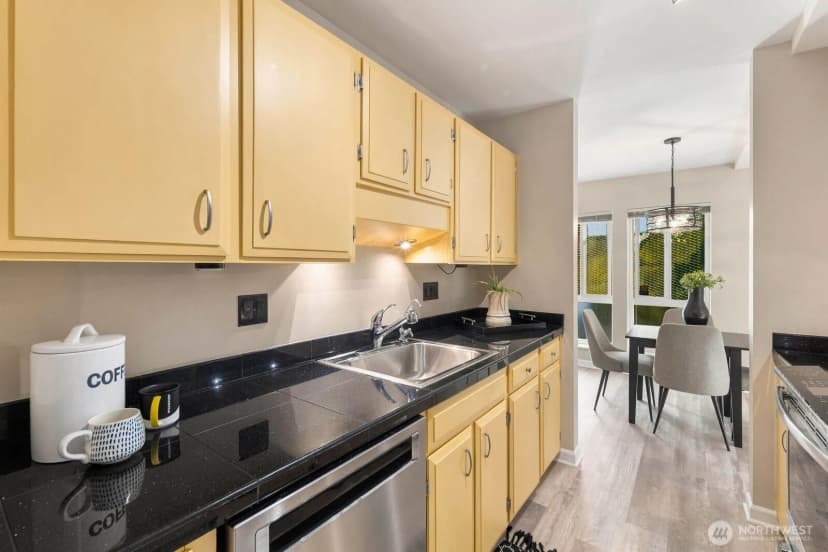 Property photo for 75 E Lynn Street ##b, Seattle photo 14
