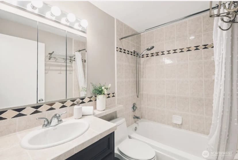 Property photo for 75 E Lynn Street ##b, Seattle photo 22