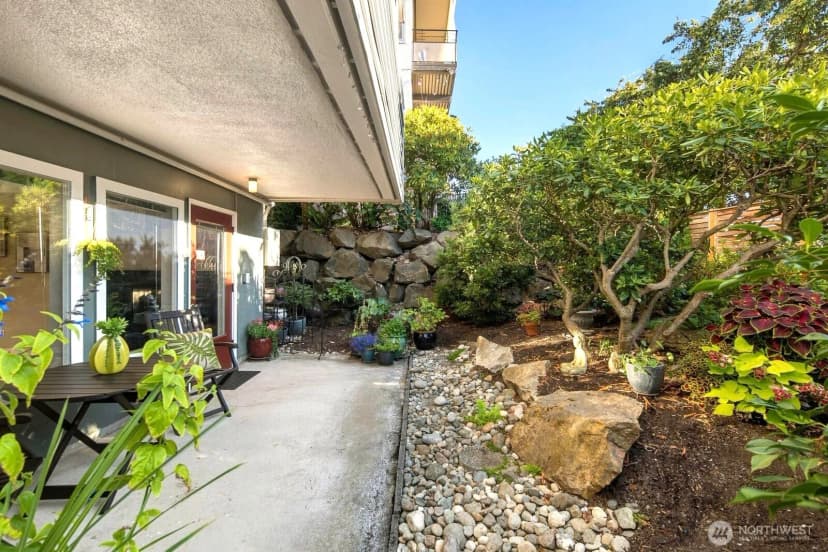 Property photo for 75 E Lynn Street ##b, Seattle photo 6