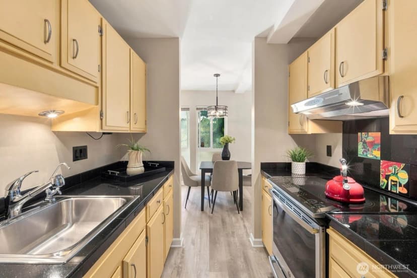 Property photo for 75 E Lynn Street ##b, Seattle photo 15