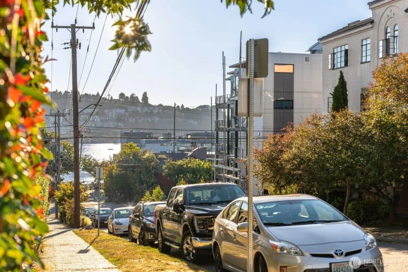 Property photo for 75 E Lynn Street ##b, Seattle photo 39