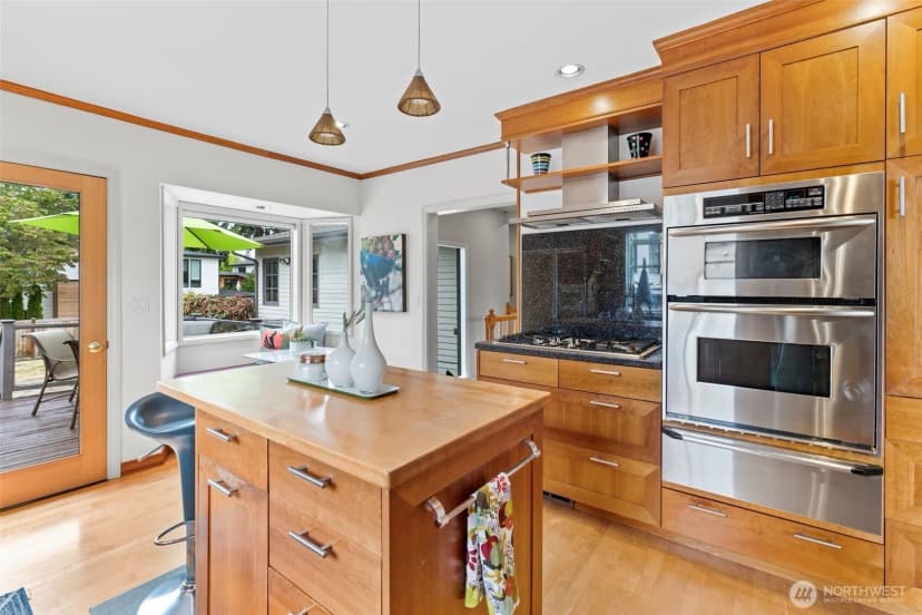 Property photo for 916 18th Avenue W, Kirkland photo 16