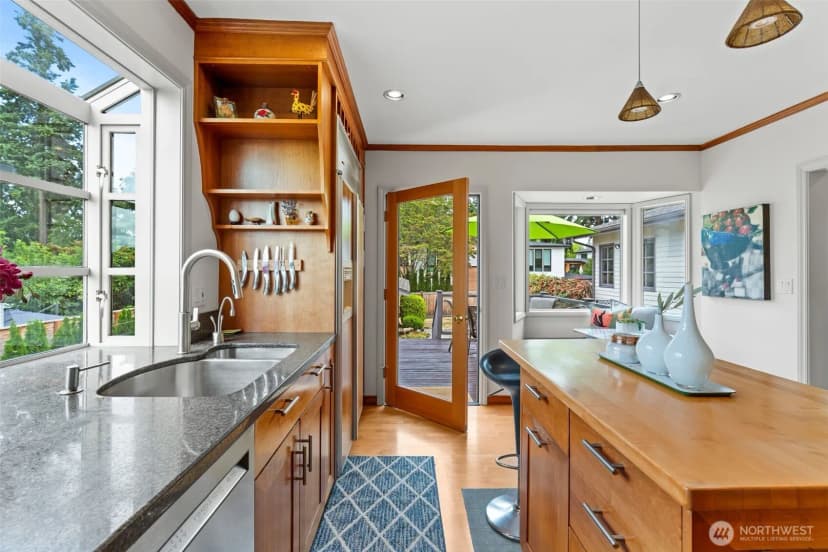 Property photo for 916 18th Avenue W, Kirkland photo 18