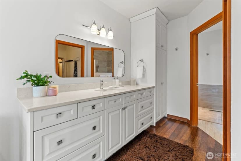 Property photo for 916 18th Avenue W, Kirkland photo 24