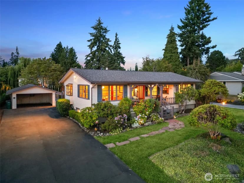 Property photo for 916 18th Avenue W, Kirkland