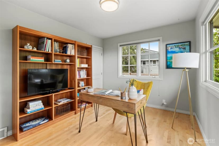 Property photo for 916 18th Avenue W, Kirkland photo 10