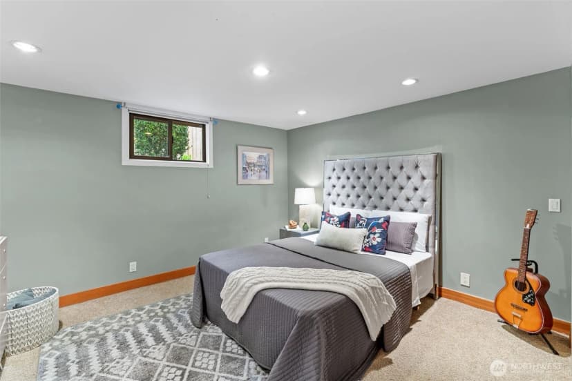 Property photo for 916 18th Avenue W, Kirkland photo 33