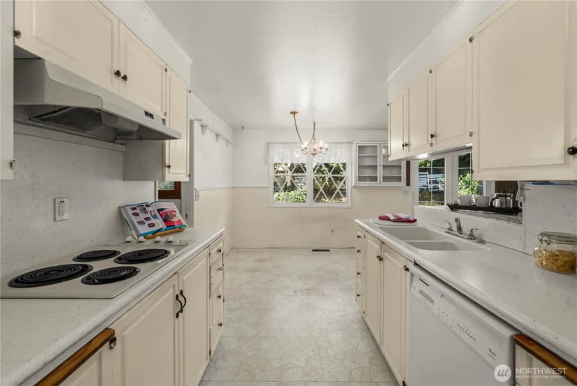 Property photo for 3129 Sylvia Boulevard S, Lakewood photo 10