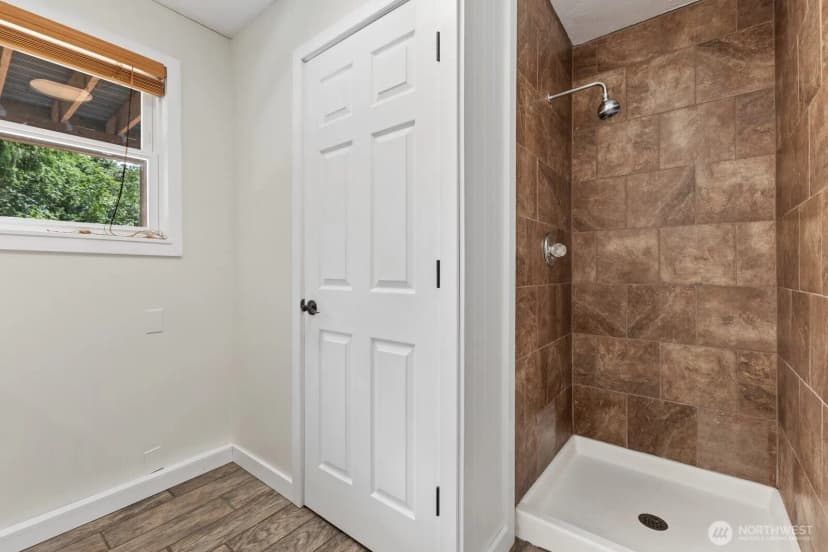 Property photo for 23410 Ne Old Woodinville-duvall Rd, Woodinville photo 27