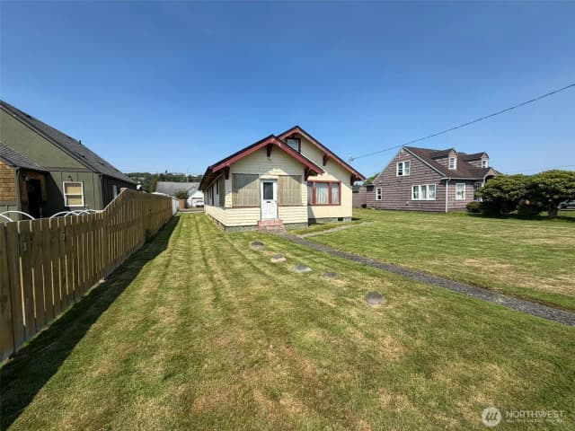 Property photo for 1808 Pacific Avenue, Aberdeen photo 2