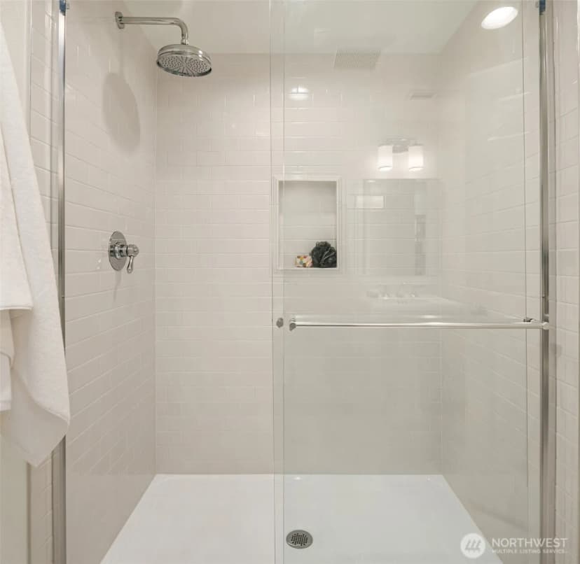 Property photo for 2805 124th Place Ne, Bellevue photo 31