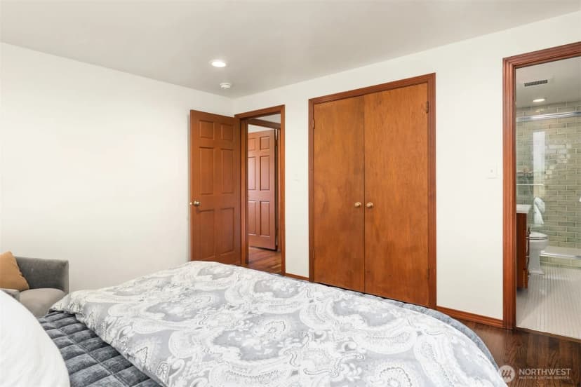 Property photo for 2805 124th Place Ne, Bellevue photo 17
