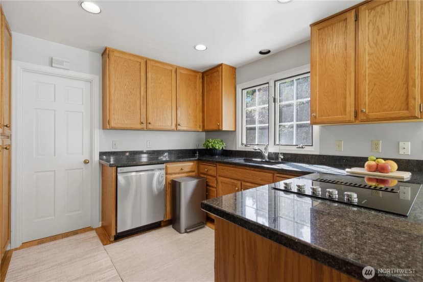Property photo for 14018 Se 51st Place, Bellevue photo 18