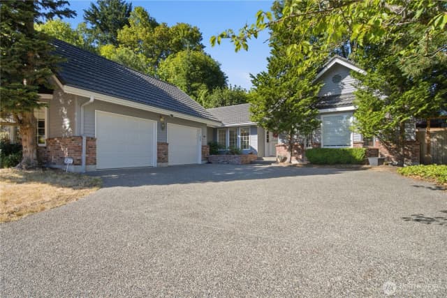 Property photo for 14018 Se 51st Place, Bellevue, WA 98006