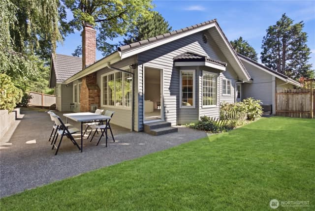 Property photo for 14018 Se 51st Place, Bellevue photo 3
