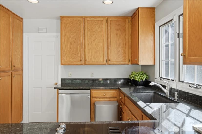 Property photo for 14018 Se 51st Place, Bellevue photo 21